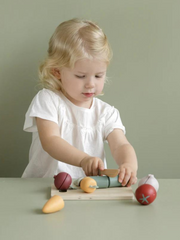 Little Dutch Cutting Vegetables