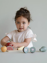 Little Dutch Cutting Fruit